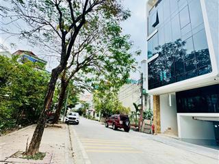 Chính chủ bán tòa văn phòng phố cổ linh, lô góc, 100m2  7t  mt 7m  giá 4x tỷ, 2 bên vỉa hè rộng