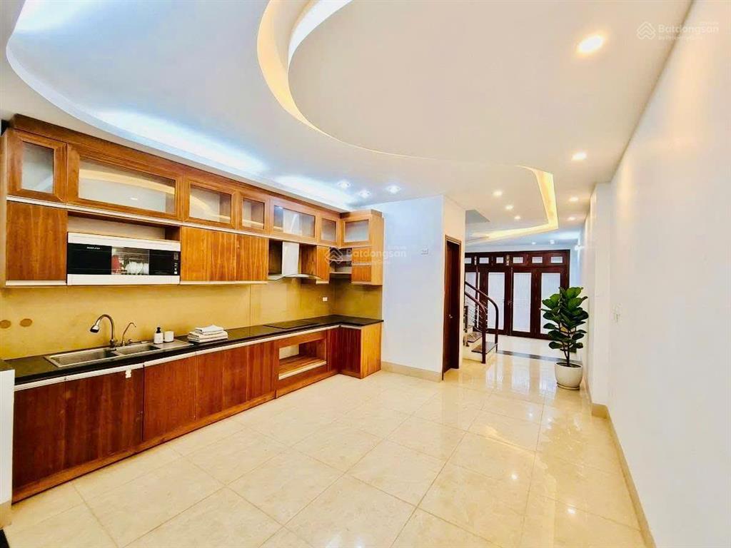 Bán nhà phố ngụy như kon tum, ô tô đỗ cửa, ngõ thông tứ tung, kinh doanh, 50m2*mt4,2m giá 17,9 tỷ