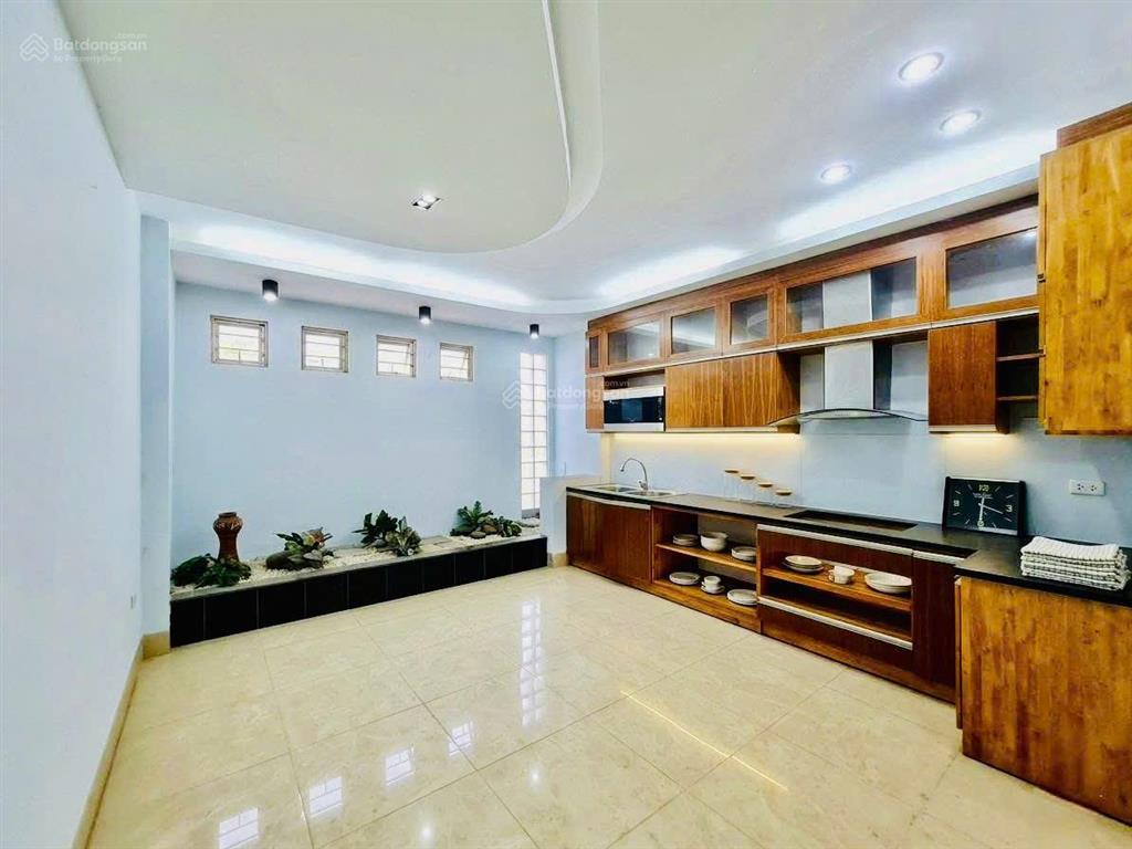 Bán nhà phố ngụy như kon tum, ô tô đỗ cửa, ngõ thông tứ tung, kinh doanh, 50m2*mt4,2m giá 17,9 tỷ