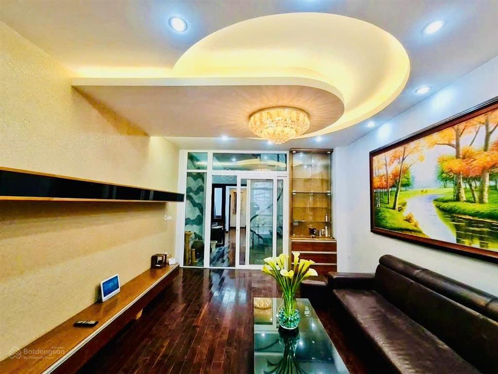 Bán nhà phố ngụy như kon tum, ô tô đỗ cửa, ngõ thông tứ tung, kinh doanh, 50m2*mt4,2m giá 17,9 tỷ