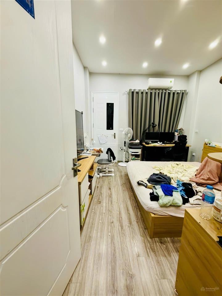Sốc! giá 12 tỷ bán gấp nhà phố thái hà, 45m2*5t*mt4m, ngõ nông gần phố ở ngay, gần ô tô.