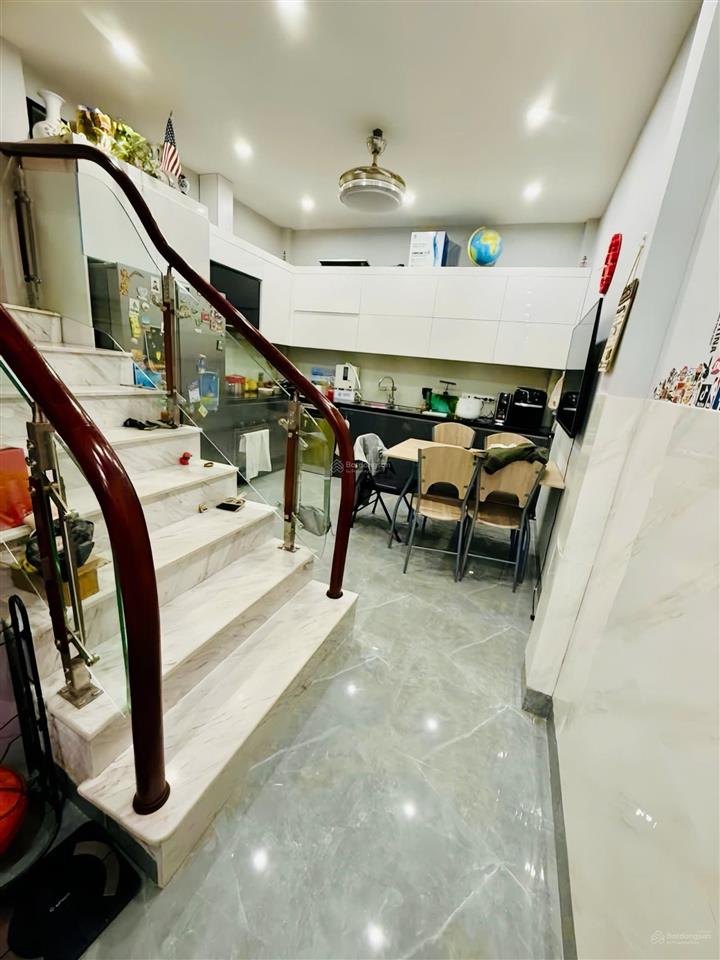 Sốc! giá 12 tỷ bán gấp nhà phố thái hà, 45m2*5t*mt4m, ngõ nông gần phố ở ngay, gần ô tô.