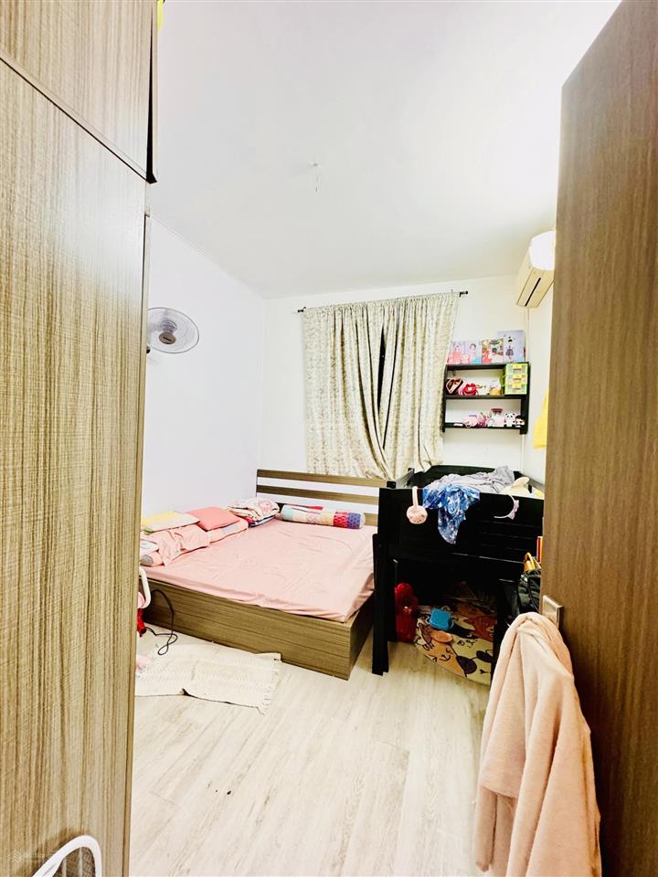 Bán căn hộ cc kđt trung hoà nhân chính, 70m2  2 ngủ  1 wc nhà đẹp sẵn ở giá 4,3 tỷ sđcc