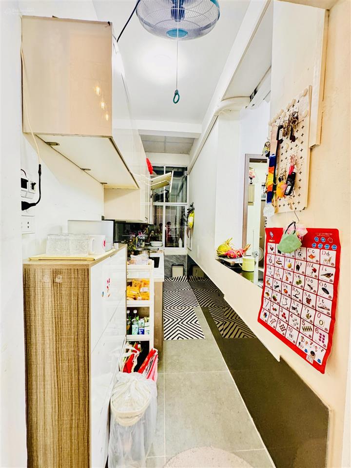 Bán căn hộ cc kđt trung hoà nhân chính, 70m2  2 ngủ  1 wc nhà đẹp sẵn ở giá 4,3 tỷ sđcc