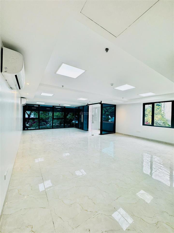 Chính chủ cho thuê tòa nhà vp cổ linh,long biên,nhà mới thiết kế thông sàn vp, dt100m2*8t thang máy
