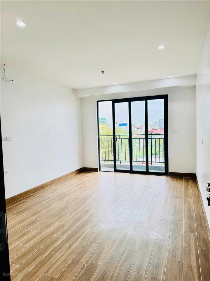 Chính chủ cho thuê tòa nhà vp cổ linh,long biên,nhà mới thiết kế thông sàn vp, dt100m2*8t thang máy