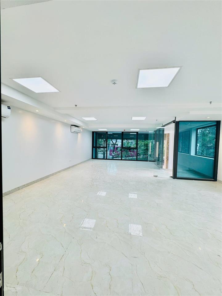 Chính chủ cho thuê tòa nhà vp cổ linh,long biên,nhà mới thiết kế thông sàn vp, dt100m2*8t thang máy