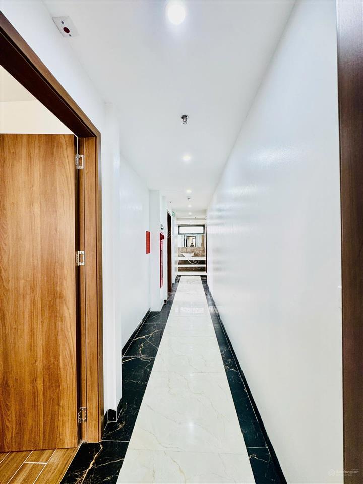 Chính chủ cho thuê tòa nhà vp cổ linh,long biên,nhà mới thiết kế thông sàn vp, dt100m2*8t thang máy