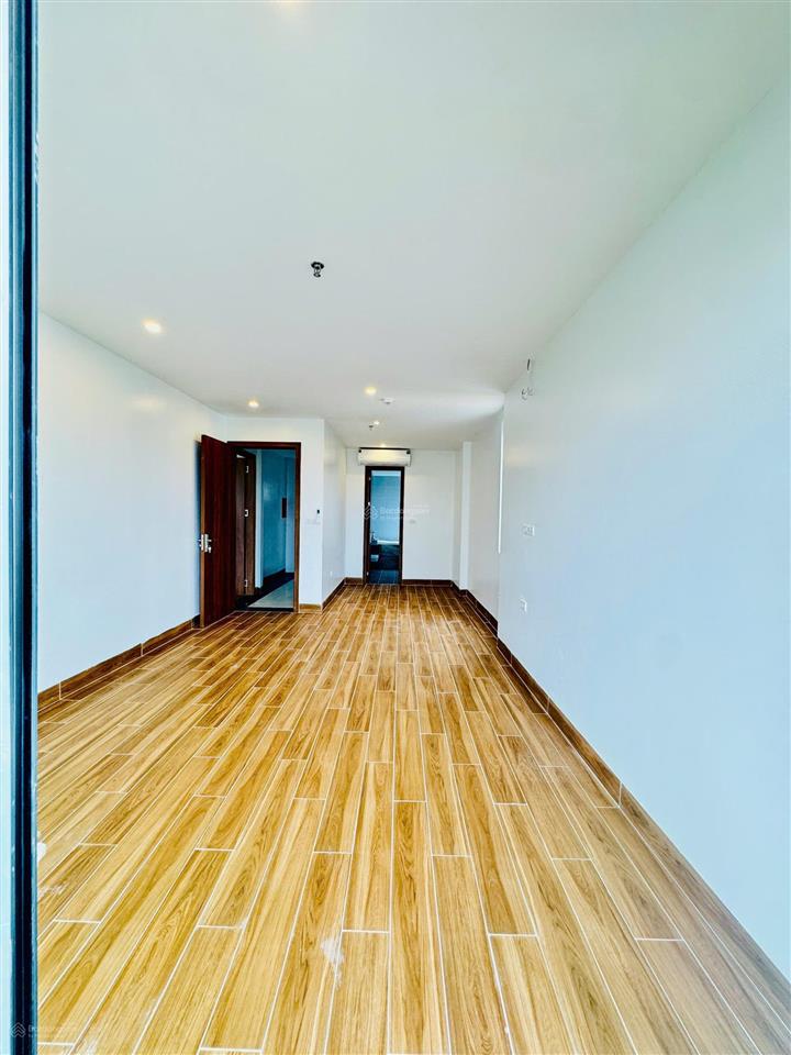 Chính chủ cho thuê tòa nhà vp cổ linh,long biên,nhà mới thiết kế thông sàn vp, dt100m2*8t thang máy
