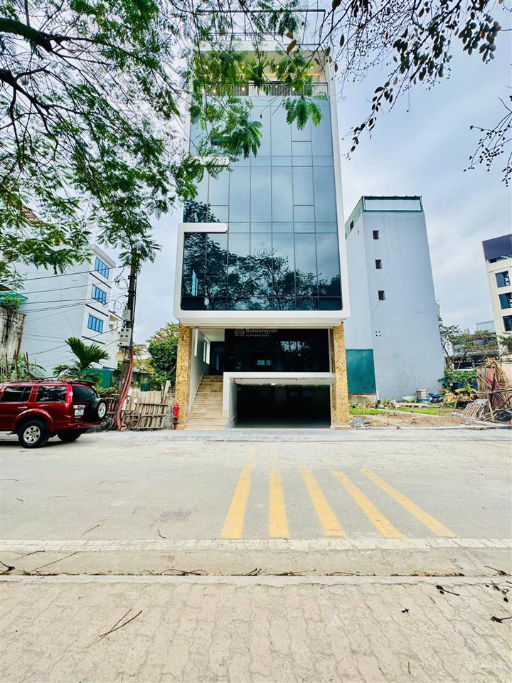 Chính chủ cho thuê tòa nhà vp cổ linh,long biên,nhà mới thiết kế thông sàn vp, dt100m2*8t thang máy