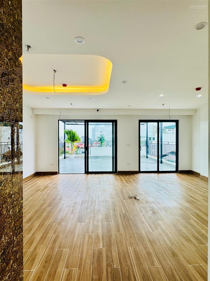 Chính chủ cho thuê tòa nhà vp cổ linh,long biên,nhà mới thiết kế thông sàn vp, dt100m2*8t thang máy