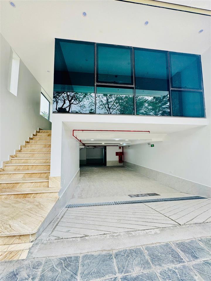 Chính chủ cho thuê tòa nhà vp cổ linh,long biên,nhà mới thiết kế thông sàn vp, dt100m2*8t thang máy