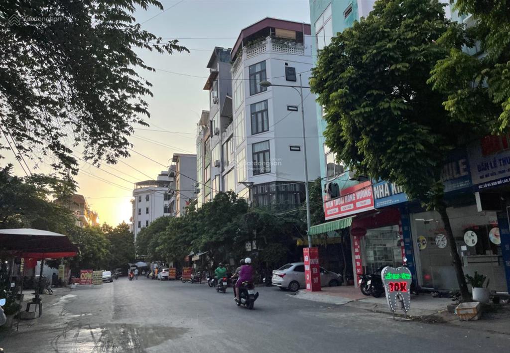 Nhà mặt phố lô góc vip mỗ lao,kinh doanh cafe đỉnh, sát làng việt kiều châu âu, 60m2 ,ô tô, vỉa hè