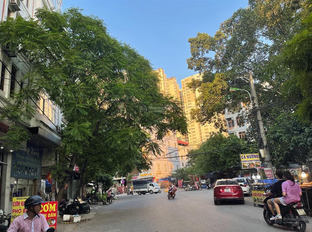 Nhà mặt phố lô góc vip mỗ lao,kinh doanh cafe đỉnh, sát làng việt kiều châu âu, 60m2 ,ô tô, vỉa hè