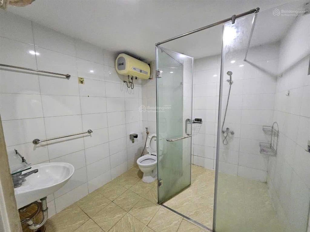 Chính chủ cho thuê cc 132m2 , 3pn, 2vs tại tòa nhà 197 trần phú, 13,5triệu vnd, full nội thất