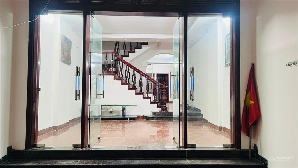 Cho thuê liền kề kđt văn phú, hà đông, 90m2 x 5 tầng, vị trí đẹp đường 20m, giá chỉ 16,5tr/tháng