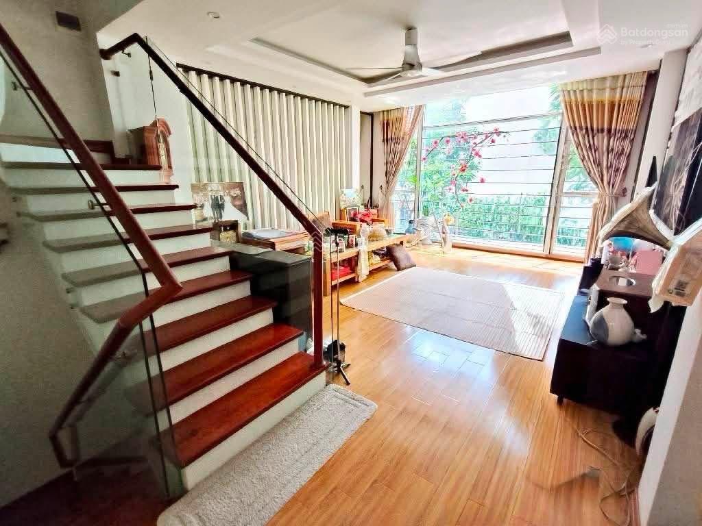 Bán gấp nhà phân lô vỉa hè mỗ lao, 50m2, nhà 4 tầng, mt5m, full nội thất, giá 13,5 tỷ
