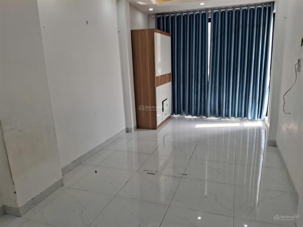 Cho thuê nhà 4 tầng sát bể bơi la khê  hà đông  4 ngủ  4 điều hòa  ở ngay  chỉ 10triệu/tháng