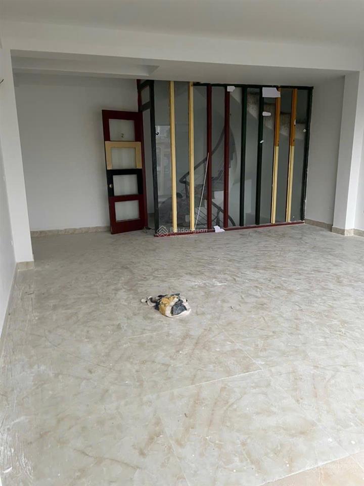 Cho thuê nhà mặt phố kinh doanh vũ trọng khánh, hà đông  5 tầng mt 6m vỉa hè  giá 35tr/tháng