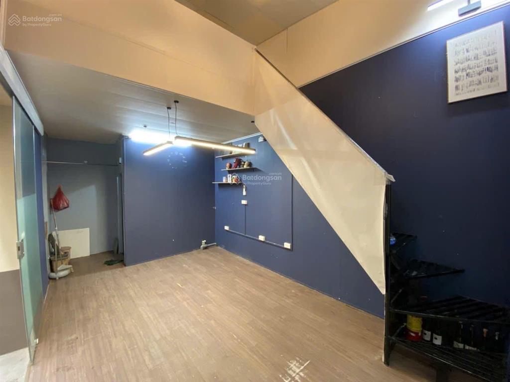 Nhà góc 2 mặt tiền sát ga la khê hà đông ,25m + gác lửng , ô tô tránh , chỉ 6 triệu/tháng