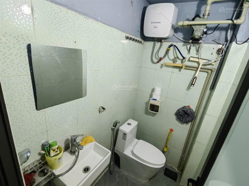 Nhà góc 2 mặt tiền sát ga la khê hà đông ,25m + gác lửng , ô tô tránh , chỉ 6 triệu/tháng