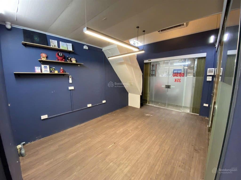 Nhà góc 2 mặt tiền sát ga la khê hà đông ,25m + gác lửng , ô tô tránh , chỉ 6 triệu/tháng