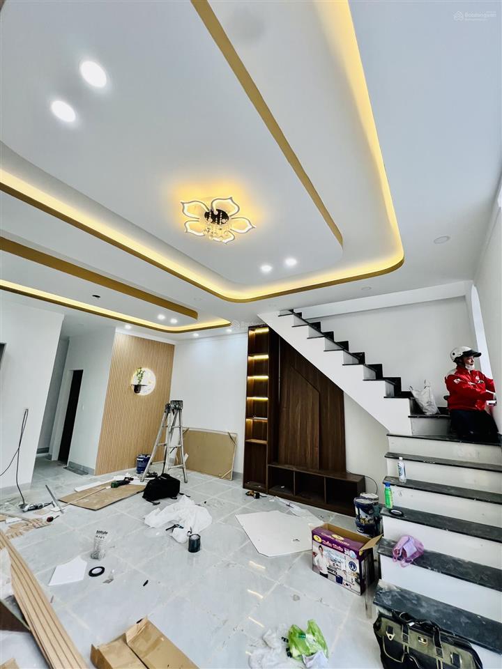 Bán nhà phố liền kề ngang 6m cực hiếm chỉ 30m ra quốc lộ 13 trung tâm bến cát sổ hồng riêng