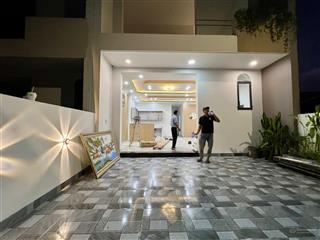 Bán nhà phố liền kề ngang 6m cực hiếm chỉ 30m ra quốc lộ 13 trung tâm bến cát sổ hồng riêng