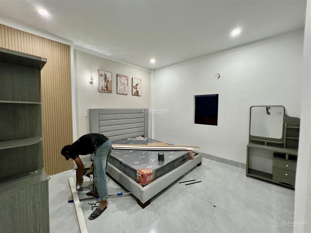 Bán nhà phố liền kề ngang 6m cực hiếm chỉ 30m ra quốc lộ 13 trung tâm bến cát sổ hồng riêng