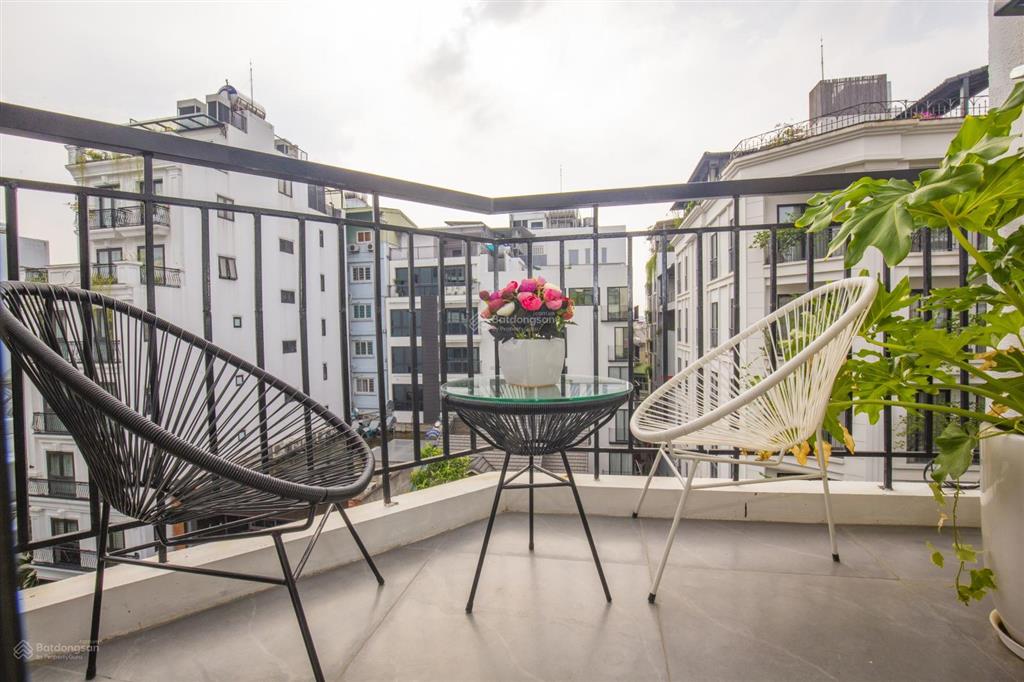 Cho thuê căn hộ dịch vụ 81 linh lang, nội thất mới, view siêu đẹp