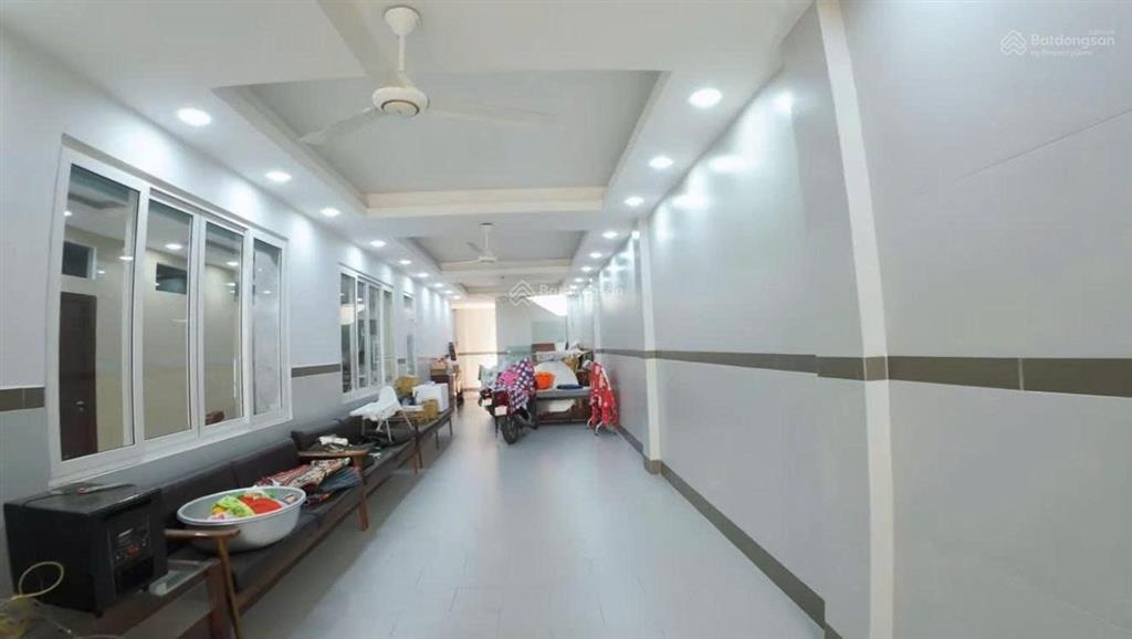 Chính chủ cho thuê nhà 12x25m, 1 trệt 2 lầu  full nội thất, vị trí đẹp gần chợ, trường, bệnh viện