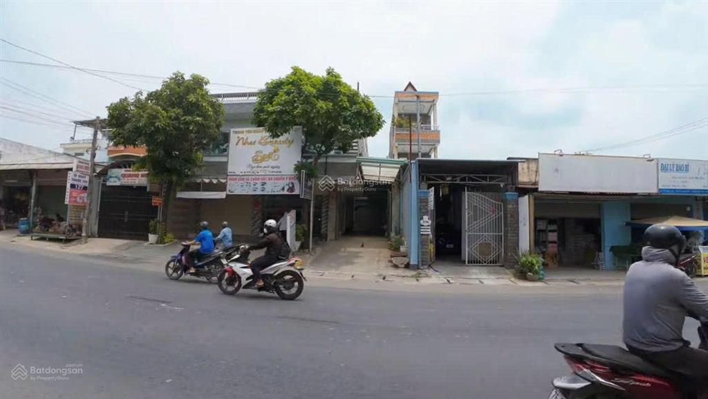 Chính chủ cho thuê nhà 12x25m, 1 trệt 2 lầu  full nội thất, vị trí đẹp gần chợ, trường, bệnh viện