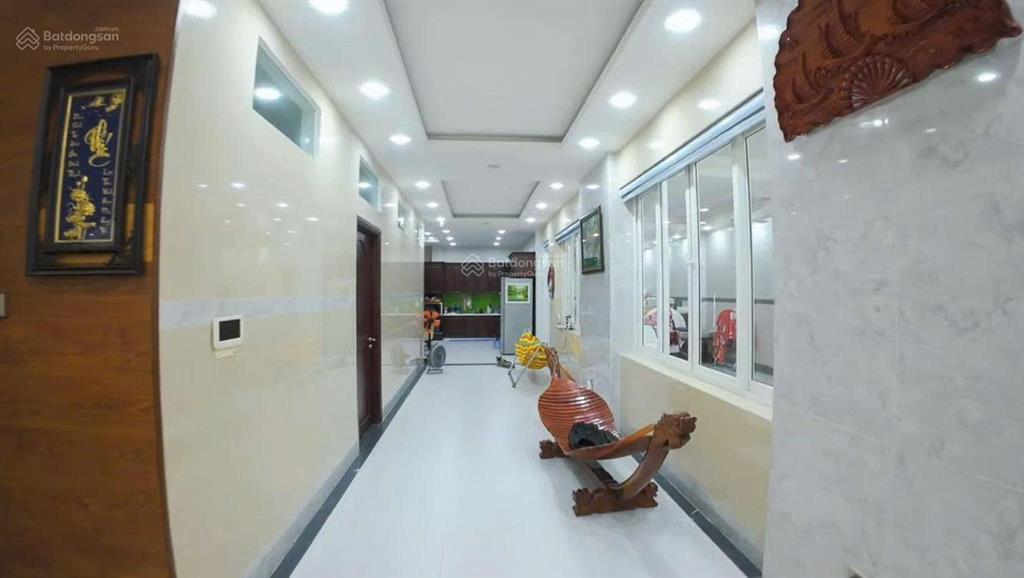 Chính chủ cho thuê nhà 12x25m, 1 trệt 2 lầu  full nội thất, vị trí đẹp gần chợ, trường, bệnh viện