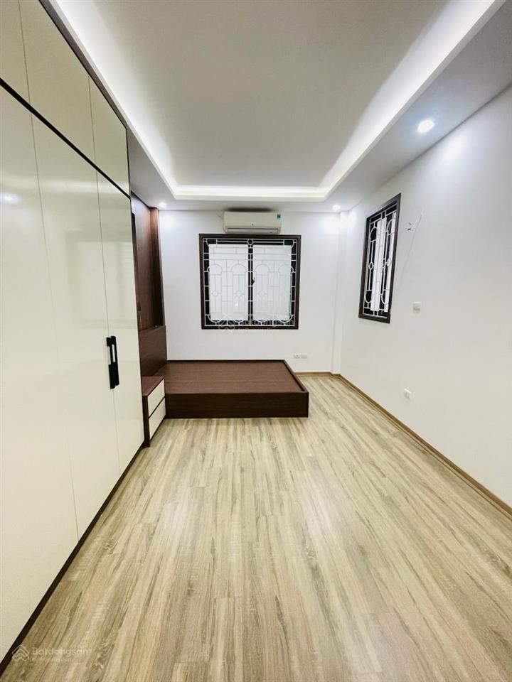 Bán nhà trường chinh 30m2 x mt3.3ty nhà dân xây 5 tầng (7,55ty) trung tâm đống đa  20met ra oto ,