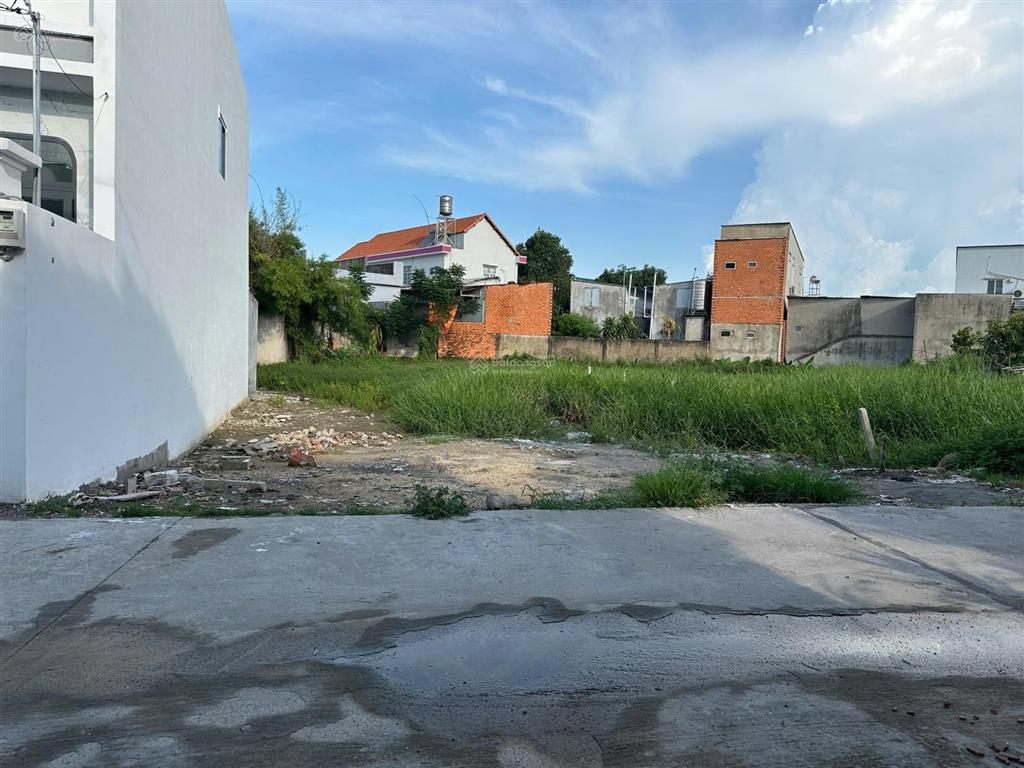 Cần bán 02 lô đất đẹp full thổ cư nở hậu hinh l, 283m và 260m, 1 sẹc tân hiệp 4, sát thị trấn hm