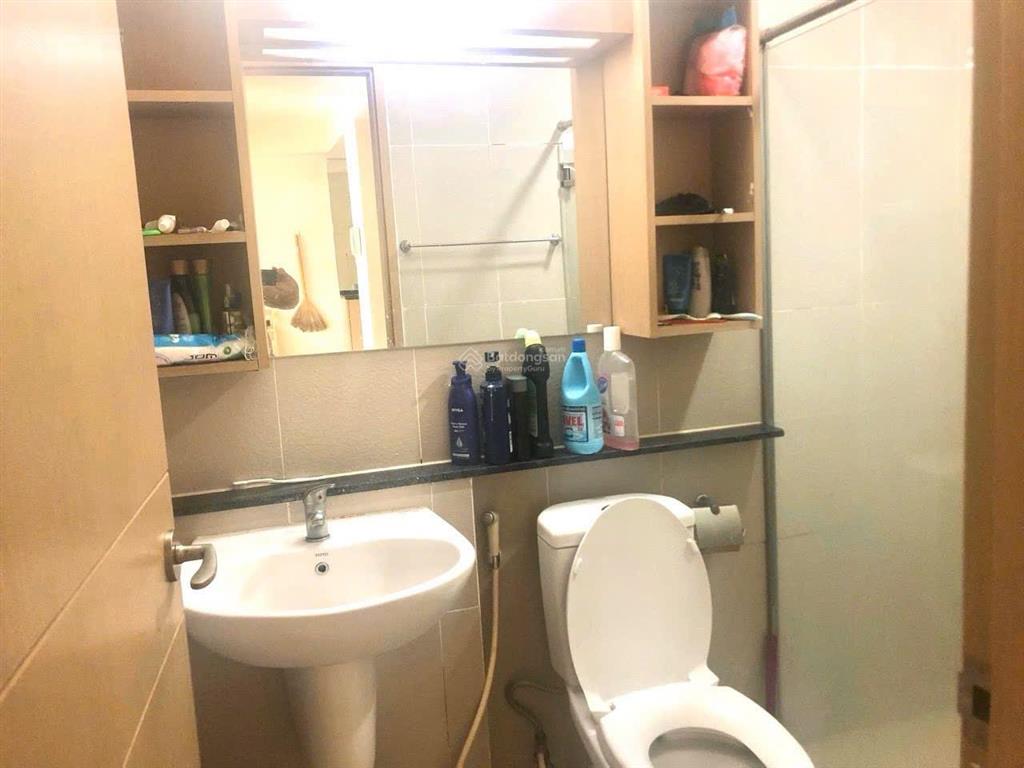 Cần bán gấp căn the eastern 1 pn giá 2 tỷ850 sổ sẵn tầng 21 full nội thất .