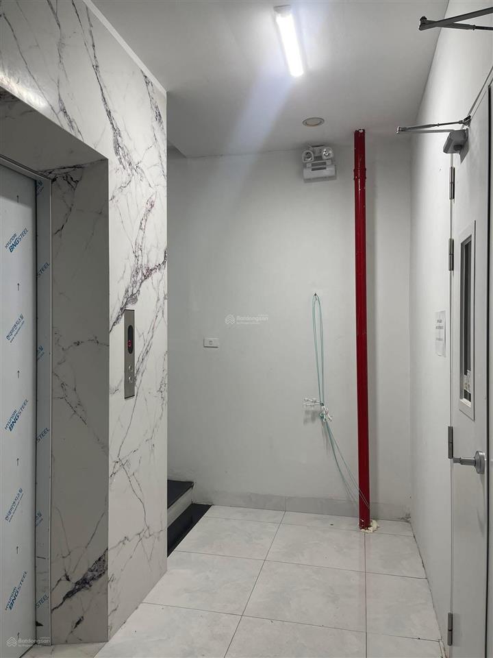 Giải phóng  bán toà building 7 tầng thông sàn khu bạch mai bách kinh xây dòng tiền 200/tháng