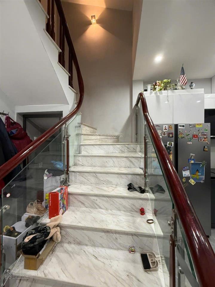 Chủ nhà cần bán gấpthái hà ngõ riêng 42m2 5 tầng full nội thất ở ngay (297tr/m2)