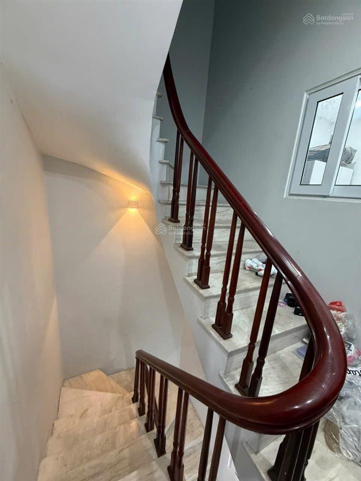 Chủ nhà cần bán gấpthái hà ngõ riêng 42m2 5 tầng full nội thất ở ngay (297tr/m2)