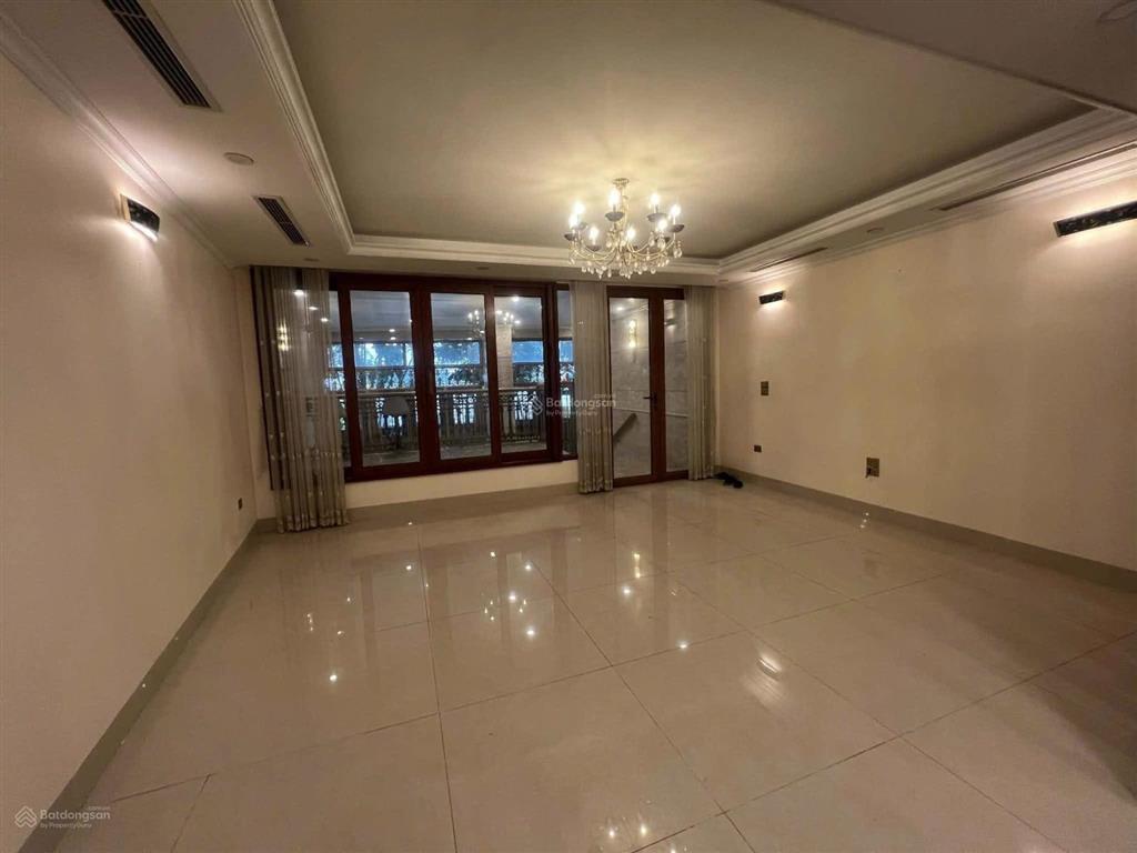 Nhà mặt phố nhật chiêu hồ tây dt106m2 5 tầng thông sàn có hầm mặt tiền 7m tài sản giá trị lâu dài