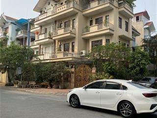 Biệt thự sân vườn lô góc 2 mặt tiền 5 tầng full nội thất hiện đại cực đẹp 240m2 6x tỷ (x nhỏ)