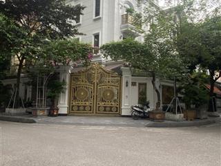 Hàng hiếm chủ cần bán gấp, giá đầu tưbiệt thự lô góc 2 mặt tiền 240m2 nội thất hiện đại thang máy