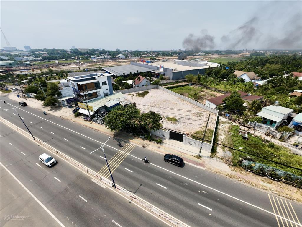 Siêu phẩm đất vàng hơn 2000m2 pháp lý đầy đủ  quốc lộ 13 vị trí vip