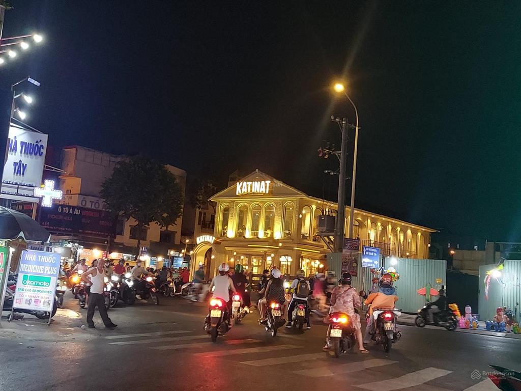 Bán nhà ngang to 5m có thang 3 bước ra mt phan văn trị ngay emart gò vấp giáp bình thạnh hơn 16t
