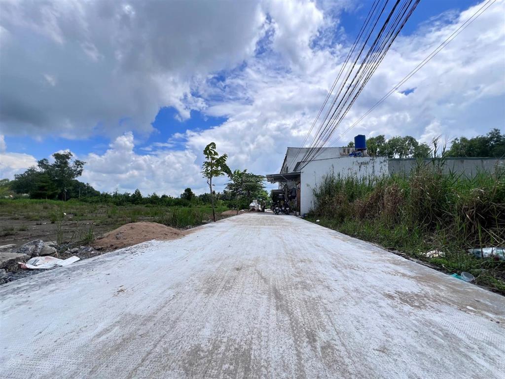 Đất đối diện e.city tân đức 5x29m, giá 1tỷ180