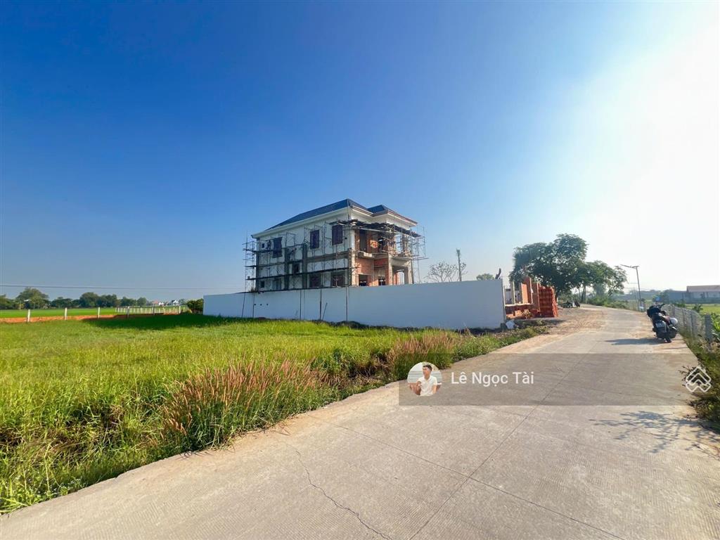 Đất sát 823d đường bê tông 5x20m giá 750tr