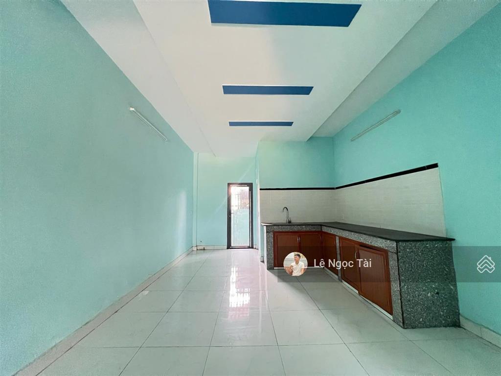 Nhà đức hoà đông dt 4x20m, giá 1tỷ250 đường ô tô
