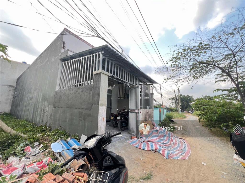 Nhà sát kcn tân đức 2 phòng ngủ giá 1ty450