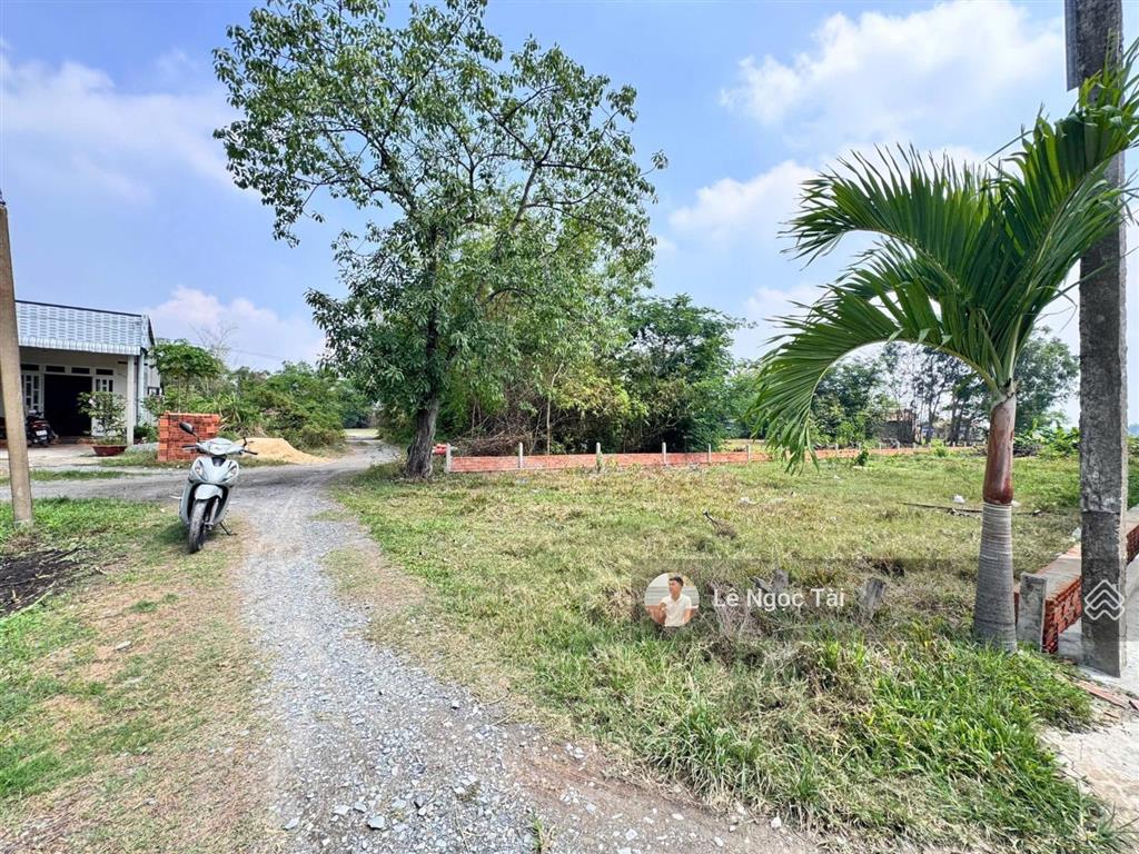 Đất đối diện chợ đức hoà thượng 12x54m giá 1ty8