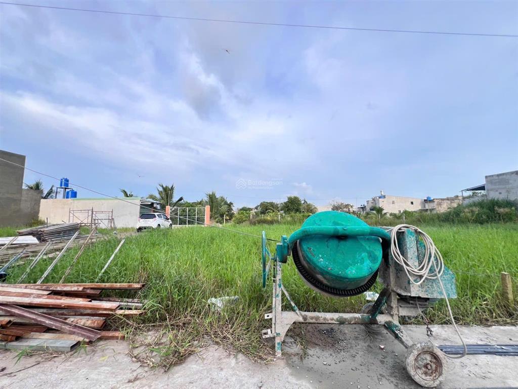 Đất đức hòa hạ 5x21m giá 1 tỷ 180 đường bê tông